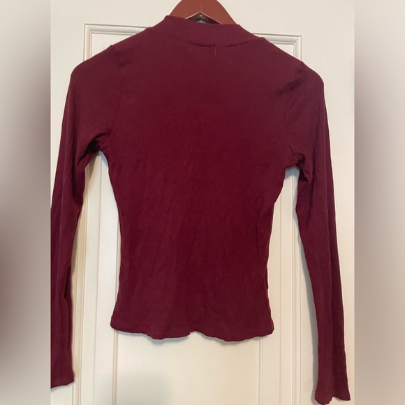 Eddie Bauer maroon turtleneck small - Picture 2 of 4